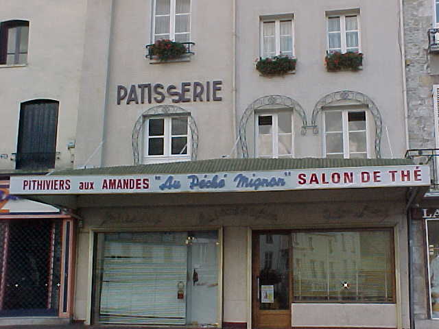 77 - LA SPECIALITE DE LA SOUS-PREFECTURE.jpg